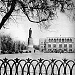 Центральная грозненская площадь имени В. И. Ленина