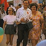 Праздничная демонстрация в Грозном на площади им. Ленина.