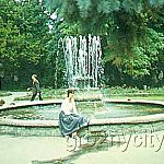Фонтан в Комсомольском сквере возле школы № 1. 1984 г.