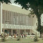 Грозненский драмтеатр. Архитекторы А. Добровольский, Р. Наймушин, В. Голдовский.