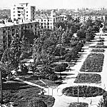 Вид на площадь Дружбы Народов со здания дома печати. Слева видна первая в городе девятиэтажка - Маяк. Фото 1979 г.